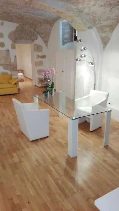 Ibiscus Apartment Cagliari 0*,  Italia